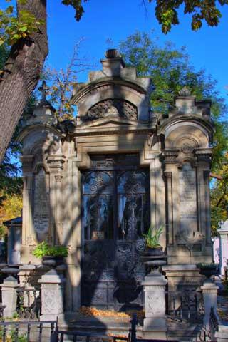 Cimitirul Bellu 18431090