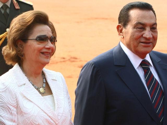 Mubarak restituie averea dobândită ilicit pentru a scăpa de acuzaţiile de corupţie.