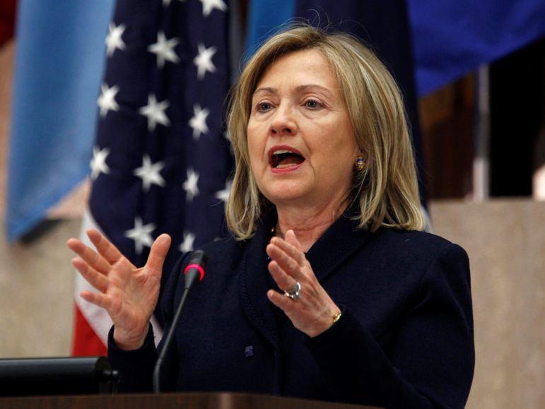 Hillary Clinton: Soţia şi fiica lui Gaddafi au fugit în Tunisia.