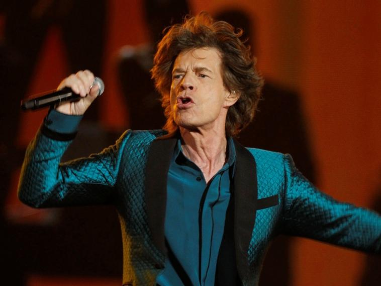 Mick Jagger cântă cu un grup nou.