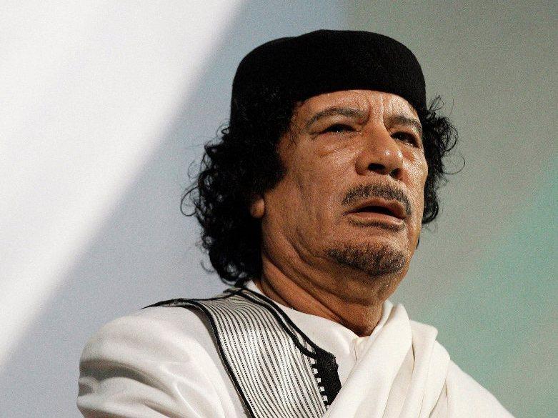 Gaddafi, sfătuit de americani să părăsească Libia.