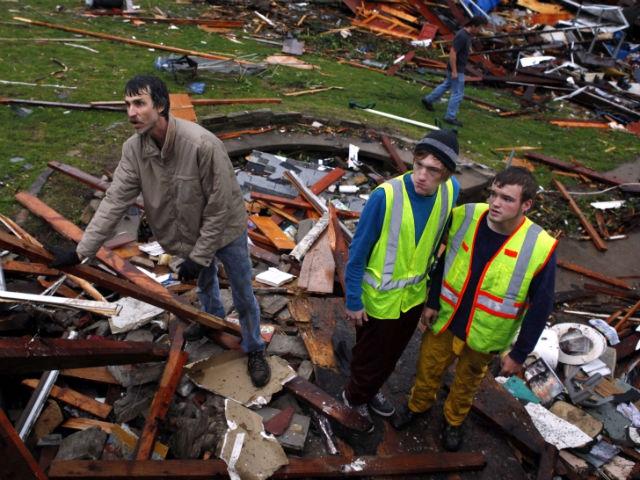 Bilanţul victimelor tornadei de la Joplin a ajuns la 116 morţi şi 600 de răniţi - video.