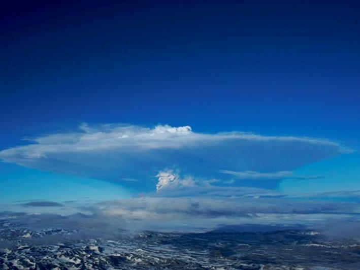 Norul de cenuşă vulcanică din Islanda ocoleşte România.