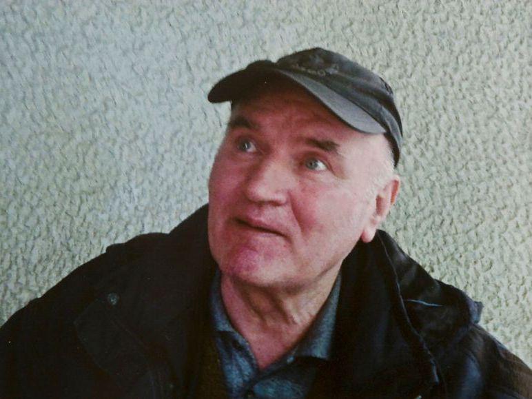 Ratko Mladici, îmbătrânit şi incoerent. Vezi primele imagini cu fostul general arestat!.