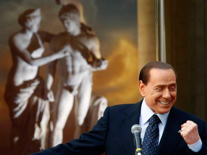 Berlusconi a convins fetele „bunga-bunga” să creadă în Dumnezeu.