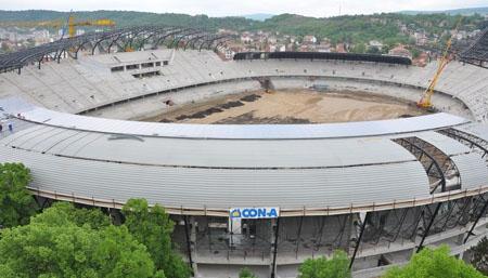 A început montarea gazonului la "Cluj Arena".