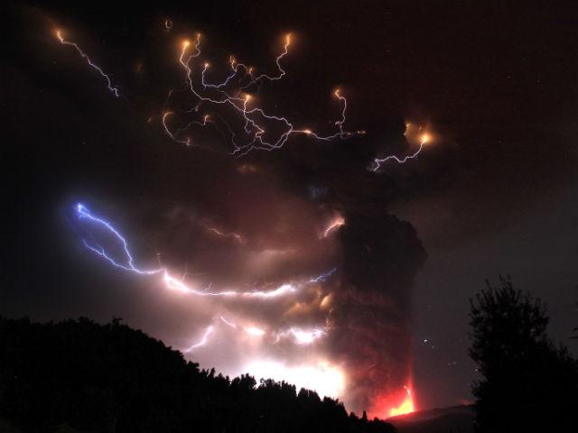 FOTO: Spectaculoase imagini ale erupţiei vulcanice din Chile.