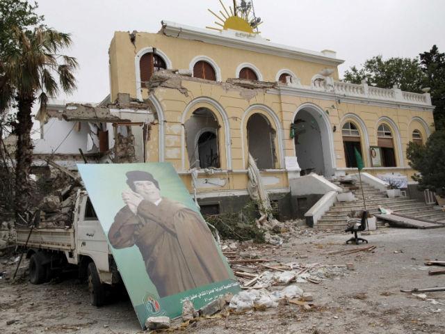 Gaddafi nu se predă: “Vom rămâne aici, vii sau morţi, dar victorioşi”.