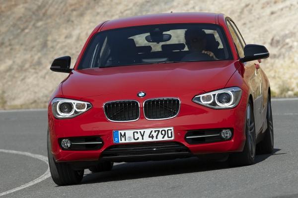 Noul BMW Seria 1 va sosi în România în luna septembrie şi va costa de la 25.668 de euro.