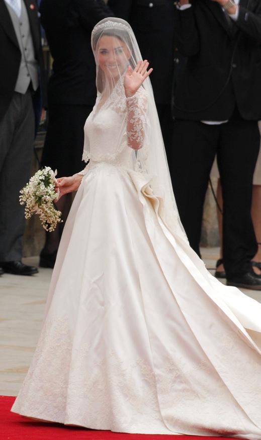 Rochia de mireasă a lui Kate Middleton va fi expusă la Buckingham.