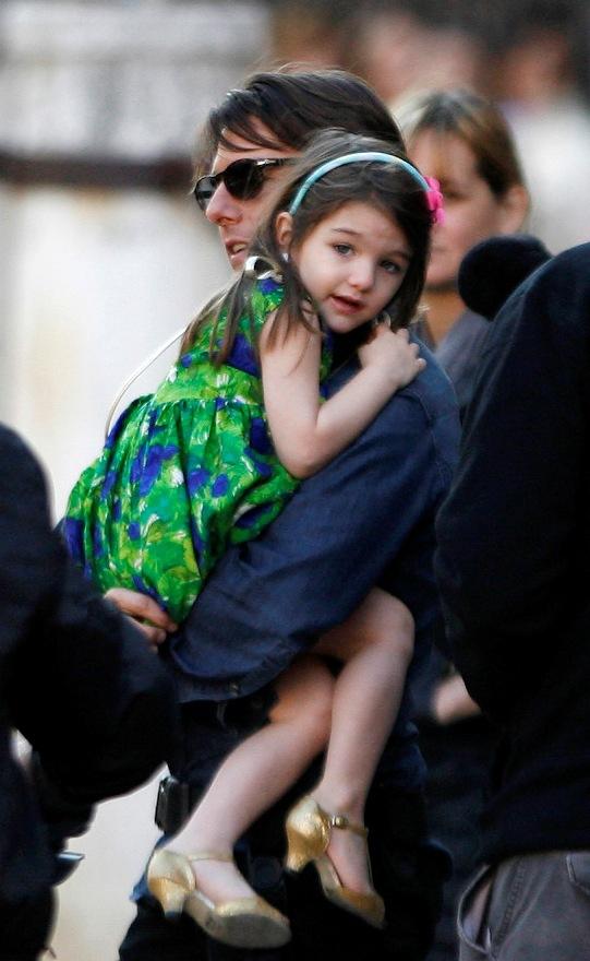 Fiica lui Tom Cruise are pantofi în valoare de 160.000 de dolari.