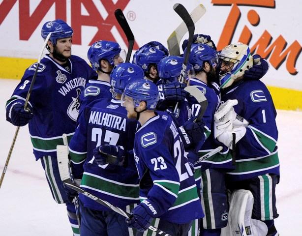Finala NHL, meciul 5: Vancouver câştigă şi conduce la general cu 3-2.