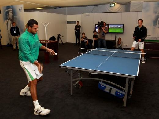 Tsonga l-a învins pe Murray la Queen's la... tenis de masă.