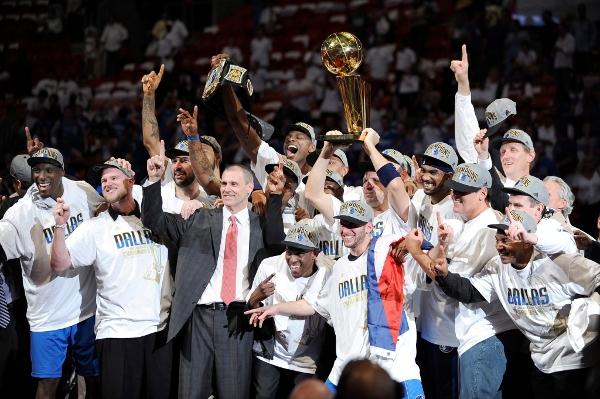 Dallas Mavericks a câştigat primul său titlu în NBA! Dirk Nowitzki, MVP-ul finalei! - video.