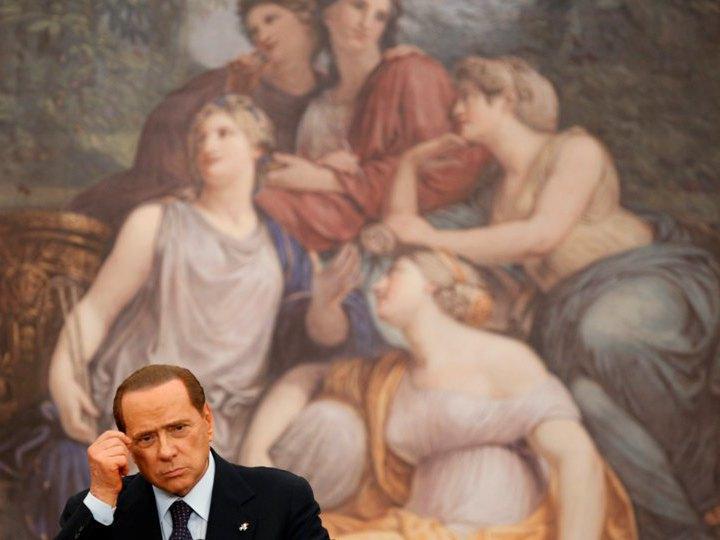 Berlusconi face băşcălie pe seama unui tablou cu Apollo: "Este bunga-bunga din anul 1881".