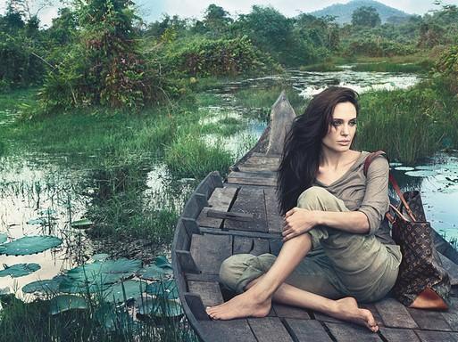 Vezi prima fotografie cu Angelina Jolie promovând brandul Louis Vuitton!.