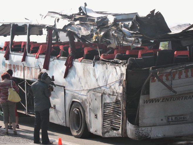Opt morţi şi 18 răniţi, într-un accident de autocar în Bulgaria.
