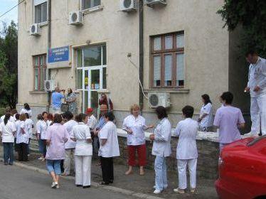 Protest spontan la Spitalul de Pneumoftiziologie din Iaşi.