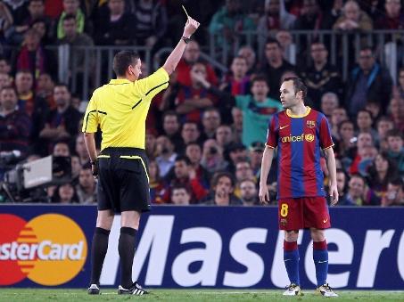 UEFA îi va suspenda două meciuri pe jucătorii care primesc deliberat cartonaşul galben.