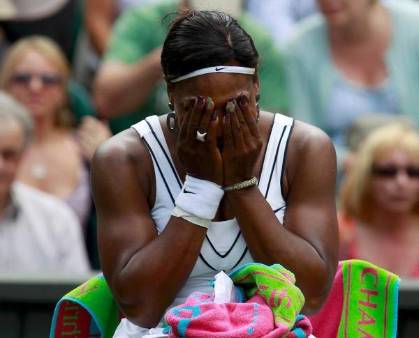 Serena Williams a plâns după victoria din turul 1 la Wimbledon.