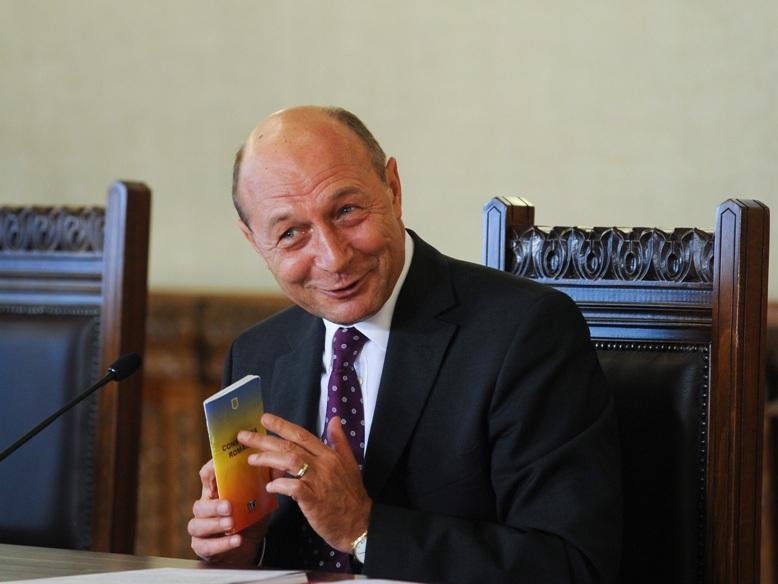 Băsescu a trimis la Parlament proiectul de revizuire a Constituţiei