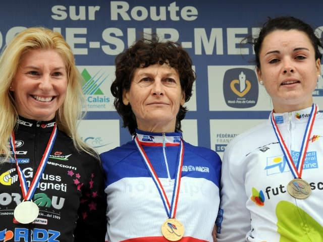 Bunicuţa ciclistă: a câştigat titlul naţional în Franţa la 52 de ani!