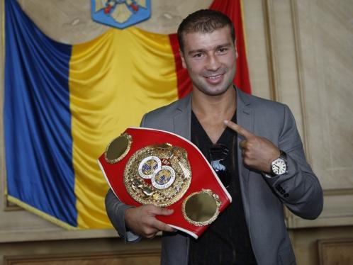 Bute a ajuns în România: "Sunt foarte fericit că boxez acasă"