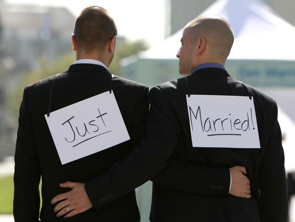 Vot istoric: Cuplurile gay se pot căsători legal la New York