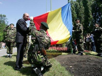 Băsescu, de Ziua Drapelului: Sunt români care trec pe lângă tricolor ca pe lângă un stâlp de iluminat