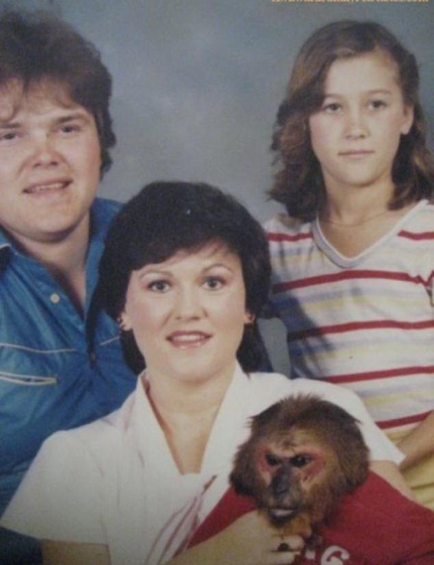 Vezi colecţia celor mai ciudate şi amuzante portrete de familie cu...animale de companie! 331229