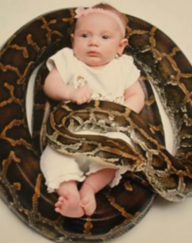 Vezi colecţia celor mai ciudate şi amuzante portrete de familie cu...animale de companie! 331231