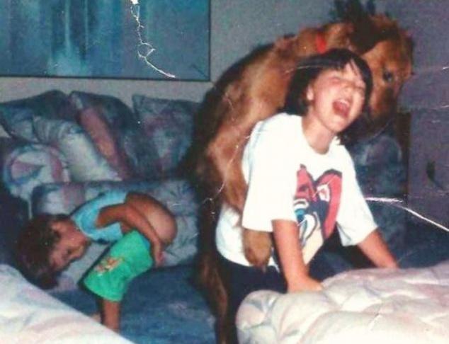 Vezi colecţia celor mai ciudate şi amuzante portrete de familie cu...animale de companie! 331238