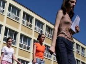 Prinşi la copiat: Aproape toţi elevii unui liceu din Hunedoara, daţi afară de la BAC