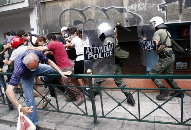 Proteste violente în Grecia 347275