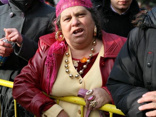Primăria Baia Mare îngrădeşte un bloc în care locuiesc romi. ”Gardul îi va proteja pe ceilalţi cetăţeni”, spune primarul