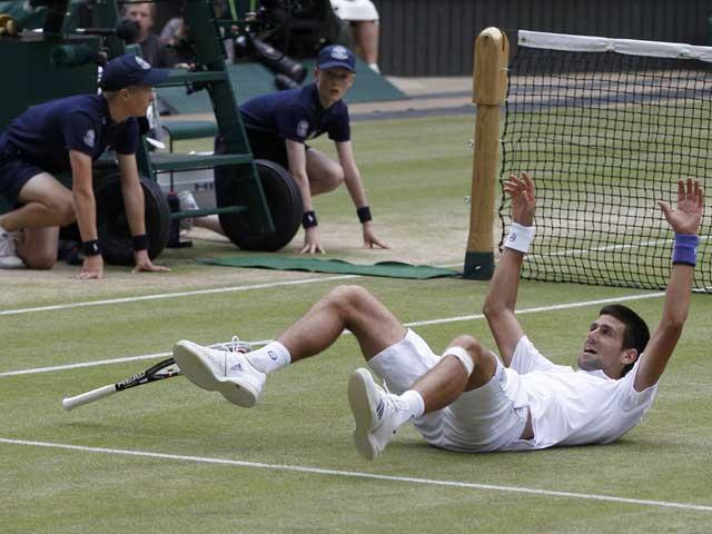 Djokovic l-a învins pe Nadal şi a câştigat în premieră turneul de la Wimbledon. Sârbul este noul lider ATP!