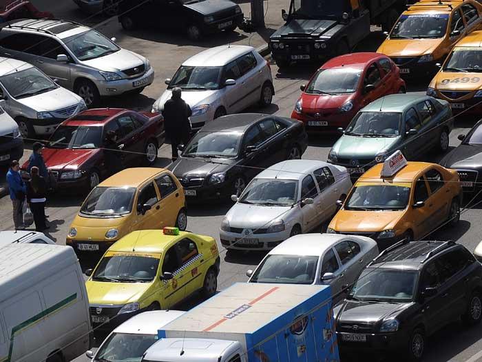 6,3 milioane de români au permis auto