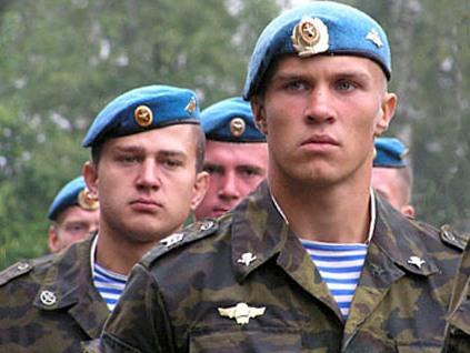 Soldaţii ruşi vor purta pantaloni scurţi pe timp de caniculă