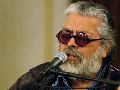 Cântăreţul argentinian Facundo Cabral a fost împuşcat mortal
