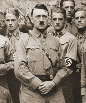 Adolf Hitler îşi motiva soldaţii cu păpuşi gonflabile