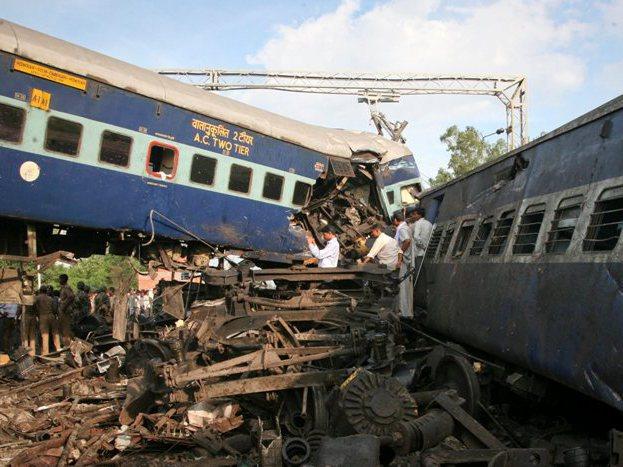 Peste 50 de morţi şi 250 de răniţi într-un accident feroviar produs în India