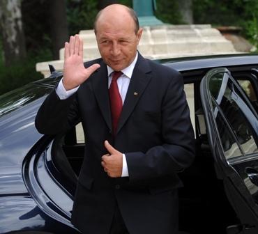 Cum a ajuns Băsescu să-i catalogheze drept "ţigani de rahat” pe albanezi într-o "hackereală" pe Net