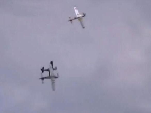Două avioane s-au ciocnit în timpul unui show aviatic în Marea Britanie