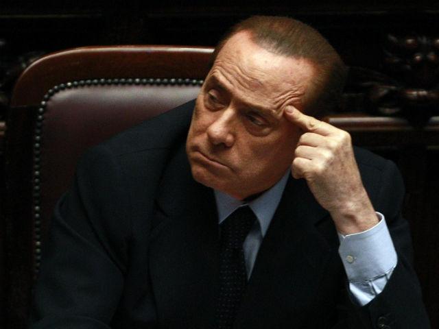 Berlusconi a căzut în baie şi s-a lovit la cap