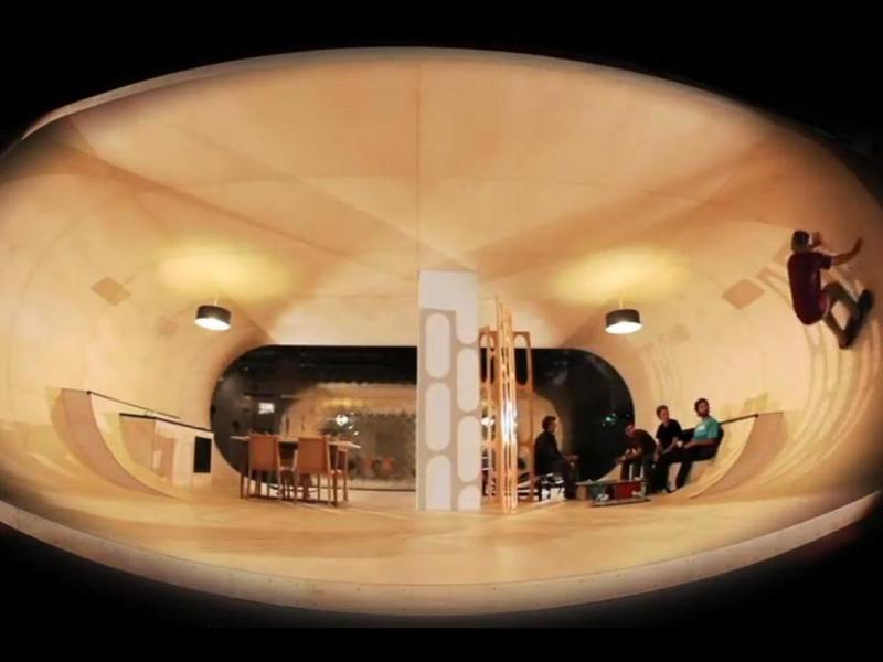 Inedit! Un francez a construit o locuinţă destinată... skateboarding-ului (Video)