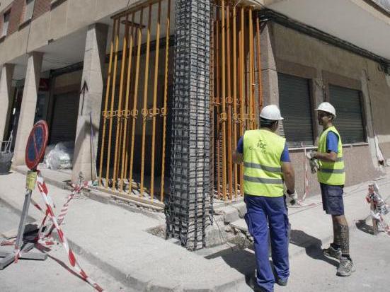 El Pais: Autorităţile spaniole vor cere din nou permise de muncă românilor