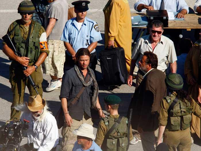 Brad Pitt luptă cu zombi în Malta