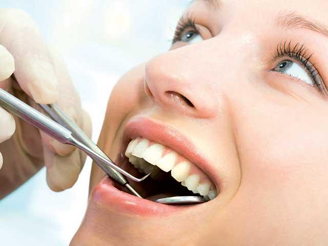 Alegerea corectă a implantului dentar asigură economii de până la 70%