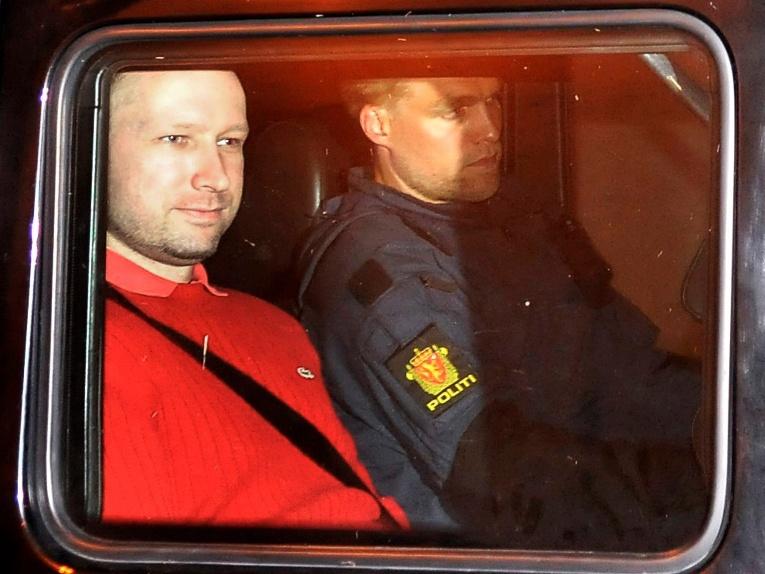 Primele cuvinte ale lui Breivik după arestare: "Am terminat acum!"