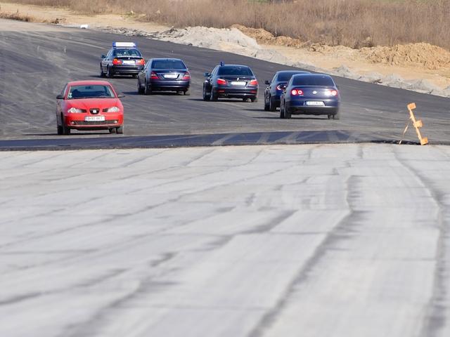 Boc a inaugurat 21 de kilometri din Autostrada A2 din microbuz. S-a renunţat la tăierea panglicii şi la testul cu paharul